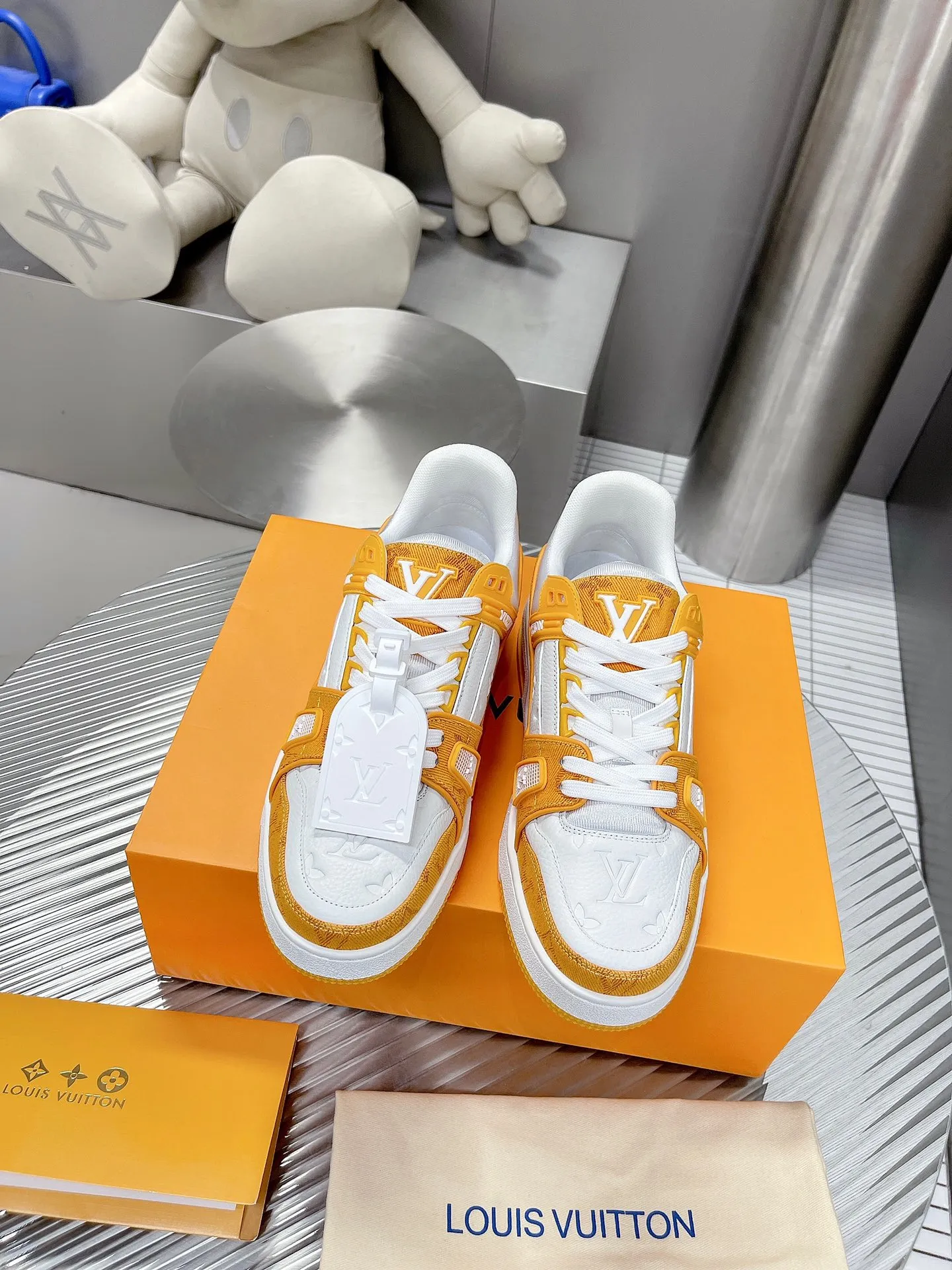 👟👟Ex-factory price 840👟👟Women's shoes and women's clothing, the highest version on the Internet⚠️Feel free to compare! 2021🔥New model, purchase quality LV~Louis Vuitton by Virgin Abloh’s best-looking sneakers, Donkey Brand strongly recommends new products, official website limited edition retro basketball sneakers! Both high and low tops cost money to purchase 1:1 accurate replicas of the originals. The details are invincible, full of sincerity, imported custom-made original cowhide, the original package method is the same, the details are 100% restored, and the private model customized the original one-piece T👟👟factory price U outsole, which is different from other brands. Without the original version, this effect cannot be achieved! 35-45 (46 is custom-made and non-refundable) Some colors are available in women’s styles